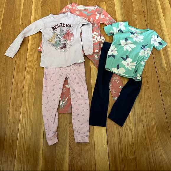 Used girls pajamas all size 3T - Picture 2 of 10